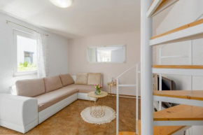 Apartment Leni near beach